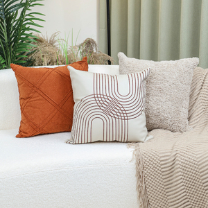 【焦糖曲线】北欧沙发抱枕PU皮革弧形刺绣靠垫米色橘色床头靠背