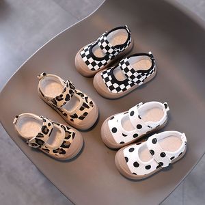 2024春夏季女宝宝鞋子婴儿软底帆布鞋小童布鞋学步鞋幼儿园室内鞋