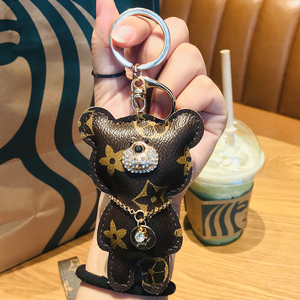 适用lv包包挂件小熊钥匙扣女可爱情侣高档汽车钥匙链挂件带钻包包