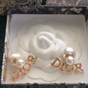 Dior/迪奥 2024SS新款字母设计感五彩钻石时尚珍珠耳环耳钉耳饰女