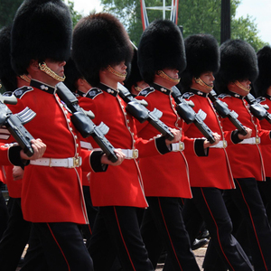 英国皇家贵族士兵礼服毛绒高脚帽圣诞制服皇室卫兵儿童亲子服装