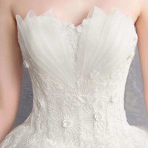 轻婚纱新娘2024新款小个子简约抹胸法式高级质感婚服白色齐地礼服