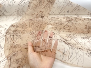 廓形亲肤半透明 驼色树木花朵印花欧根纱布料设计师时装diy面料