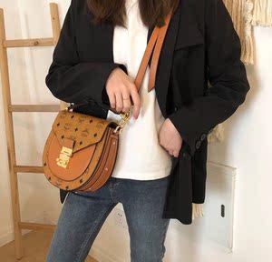 mcm女包patricia马鞍包mini小号粉色棕色铆钉单肩斜挎包圆饼包