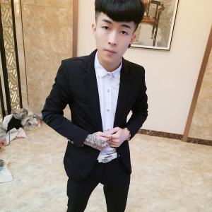 精神小伙韩版西服