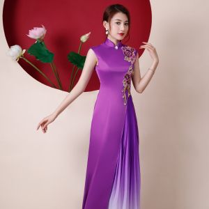 紫色绣花旗袍长款2020年秋冬新款宴会走秀表演舞台服装刺绣百褶裙