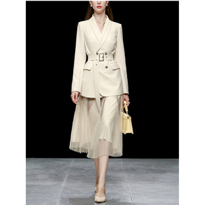 时装西装外套女杏色