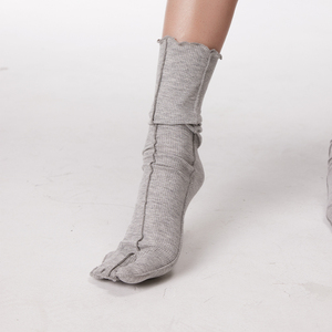 穿分趾鞋入mingoto春秋日系短款灰色条纹个性中筒堆堆分趾袜子女