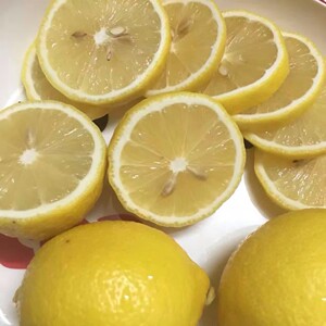 云南德宏精选黄柠檬撒撇新鲜中大果 鲜果皮薄汁多 1斤装6-10个