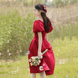 红色礼服平时可穿敬酒服新娘夏季法式泡泡袖中长款回门订婚连衣裙