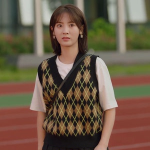 你好神枪手邢菲同款衣服女春秋新款格纹针织马甲短袖t恤百褶半裙