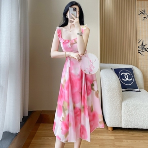 碎花吊带连衣裙女夏2024夏季新款粉色气质法式长裙子时髦时尚洋气