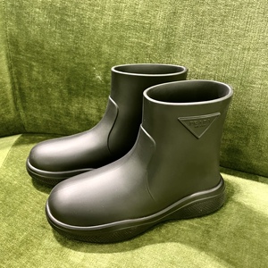prada普拉达 女款橡胶短雨靴雨鞋 轻款