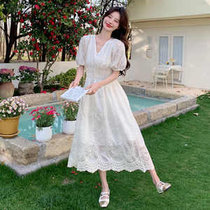 法式白色蕾丝连衣裙女夏季2024新款刺绣初恋超仙公主高级感长裙子