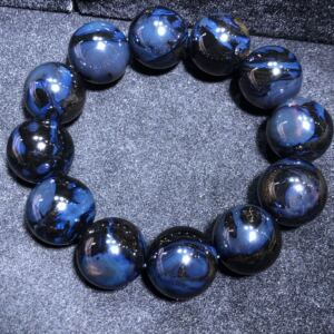 缅甸琥珀,黑蜜妖花溶洞手串,溶洞泛蓝,低调的华丽