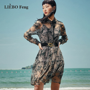 裂帛LIEBOFeng设计感复古假日南法风刺绣蕾丝两件套长袖连衣裙夏