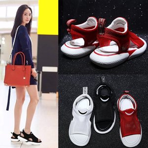 今年流行的网红同款快手红人社会2018新款韩版潮夏季平底凉鞋女