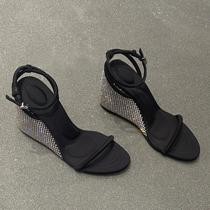 水钻一字带凉鞋女2024夏季新款aw黑色水晶高跟鞋性感露趾坡跟单鞋