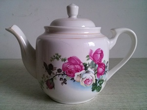 70年代釉上彩花卉老茶壶 老瓷器 怀旧收藏