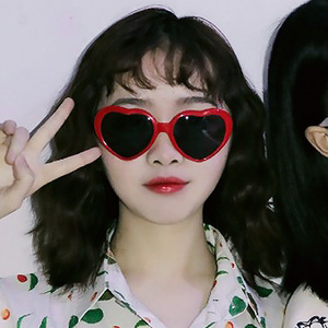 爱心眼镜夜晚眼睛网红果冻桃心心形太阳眼镜灯光变爱心特效复古