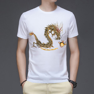 有龙图案的衣服