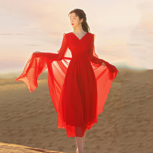 大红色超仙海边度假沙滩裙茶卡盐湖旅游拍照连衣裙女沙漠红裙子夏