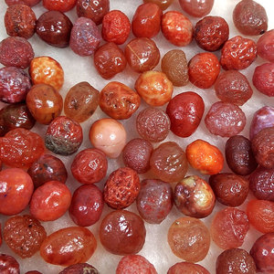 阿拉善戈壁玛瑙 戈壁石  筋脉石 红筋脉珠子 原石红筋脉单颗珠子