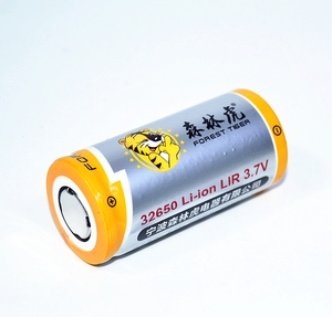 森林虎32650充电电池10000毫安大容量3.7V 森林虎X77手电用电池