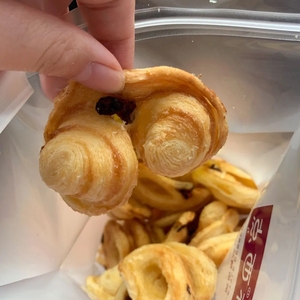 北京百香林西点蝴蝶酥鲜奶泡芙拿破仑椰蓉条香甜酥脆新鲜细腻可口