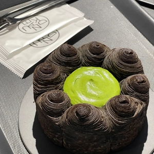 北京nudake艺术甜品山峰蛋糕墨鱼汁外壳抹茶卡曼橘奶油顺丰空运