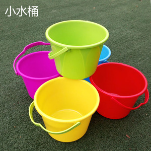 幼儿园小水桶加厚儿童玩具塑料桶戏水挖沙桶沙滩玩沙捉鱼彩色小桶