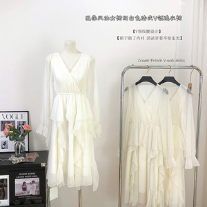 名歌魅 法式v领温柔风连衣裙夏季新款超仙奶白色收腰流苏雪纺长裙