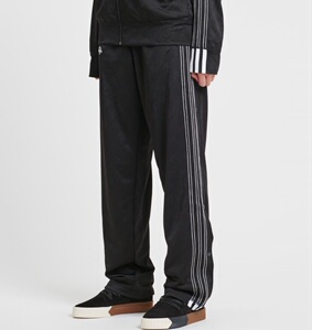 阿迪达斯亚历山大王裤