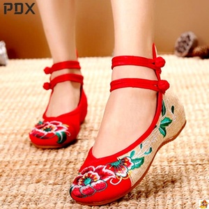 云南西双版纳布鞋绣花鞋民族风女鞋少数民族舞蹈鞋广场舞平底