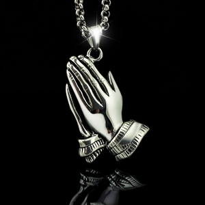 欧美日韩时尚吊坠男佛手嘻哈项链挂饰男钛钢女长款双手合十可刻字