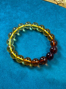 彩虹琥珀手链珠子饱满基本无杂无纹裂渐变色配搭漂亮时尚象征吉祥