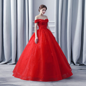 红色婚纱拖尾一字肩