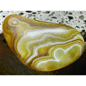 纯天然宝石玛瑙原石吊坠非洲加蓬玉石精品马达加斯加手把件手玩石