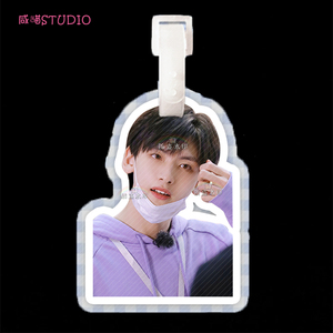 小企鹅翟潇闻r1se明星周边同款行李箱书包挂件大头登机挂牌吊牌