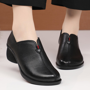 秋季妈妈鞋软底皮鞋舒适粗跟中年人单鞋女中跟大码中老年真皮女鞋