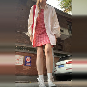 红色格纹吊带连衣裙子女夏季2024新款早春韩系穿搭衬衫叠穿两件套