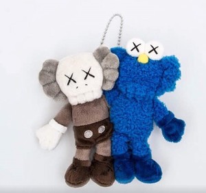 kaws seeing watching 长沙ifs限定 kaws 连体公仔挂件现货