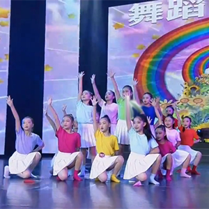 孩子的天空演出服六一儿童运动会舞蹈服七彩纯棉短袖幼儿跳舞服装