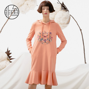 非鱼服饰旗舰店天猫非鱼秋冬新品外套女西装领绣花