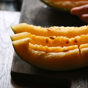 青葵街 新疆哈密瓜 品种西州蜜  头茬吊藤瓜 2枚大瓜 顺丰包邮