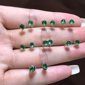 方形翡翠耳钉