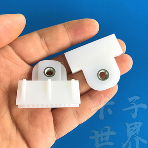 通用型玻璃卡托汽车玻璃卡扣固定扣塑料汽车卡子配件车窗玻璃夹子