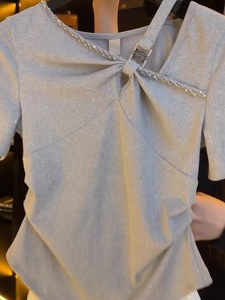 大码设计感小众斜领短袖t恤女夏新款气质收腰显瘦小心机吊带上衣