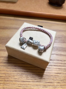 新款可可爱爱粉色编绳手链高级感手工编绳纳福吊牌设计送礼物一流