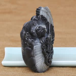 天饰新疆和田玉青花籽料旺财把件大师作品精工雕刻玉器把玩件孤品